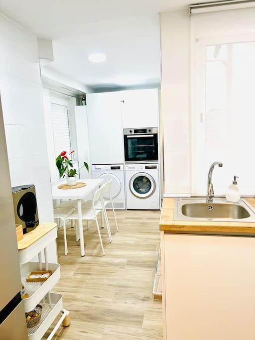 New Spacious And Cozy Apartment - Málaga Exteriör bild